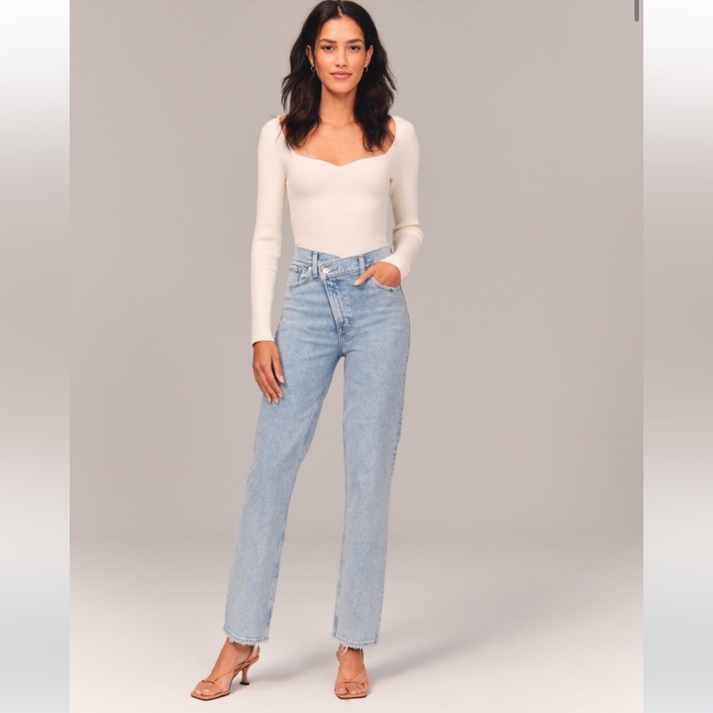 Abercrombie&Fitch, Ultra High Rise 90s Straight Jeans, Criss-Cross